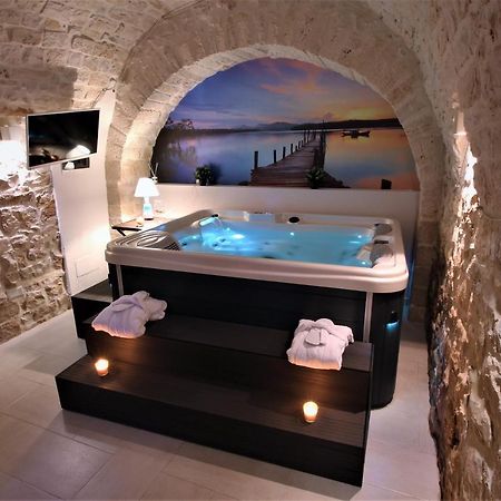 Albergo Diffuso Dimora Rossi B&B Turi Exterior photo